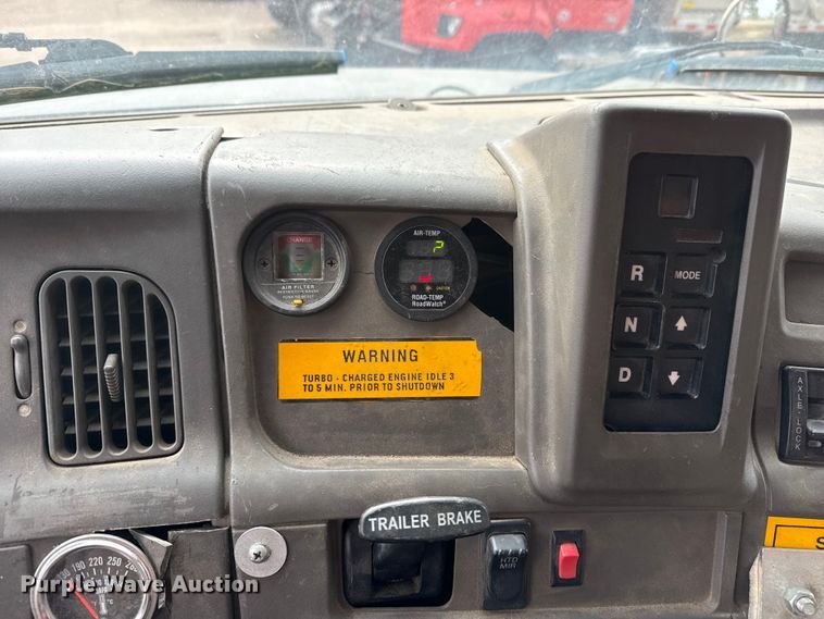 image for item EP2983 2003 Sterling 7500 dump truck