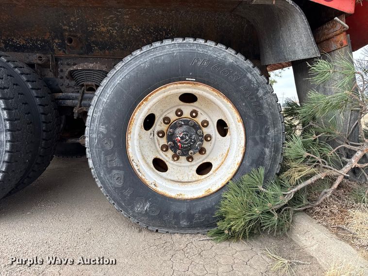 image for item EP2983 2003 Sterling 7500 dump truck