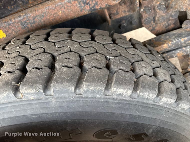 image for item EP2983 2003 Sterling 7500 dump truck