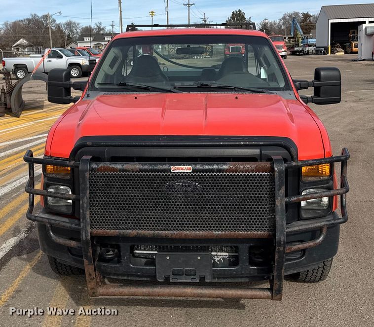 image for item ER2426 2009 Ford F250 Super Duty utility bed pickup truck