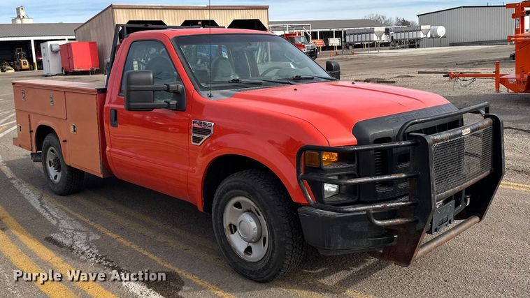 image for item ER2426 2009 Ford F250 Super Duty utility bed pickup truck