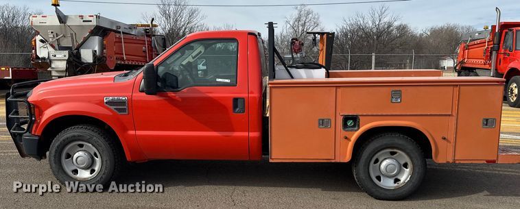 image for item ER2426 2009 Ford F250 Super Duty utility bed pickup truck