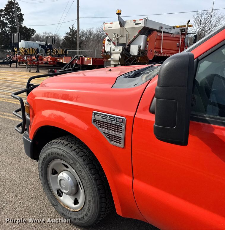 image for item ER2426 2009 Ford F250 Super Duty utility bed pickup truck