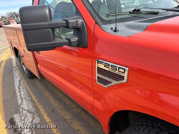 image for item ER2426 2009 Ford F250 Super Duty utility bed pickup truck