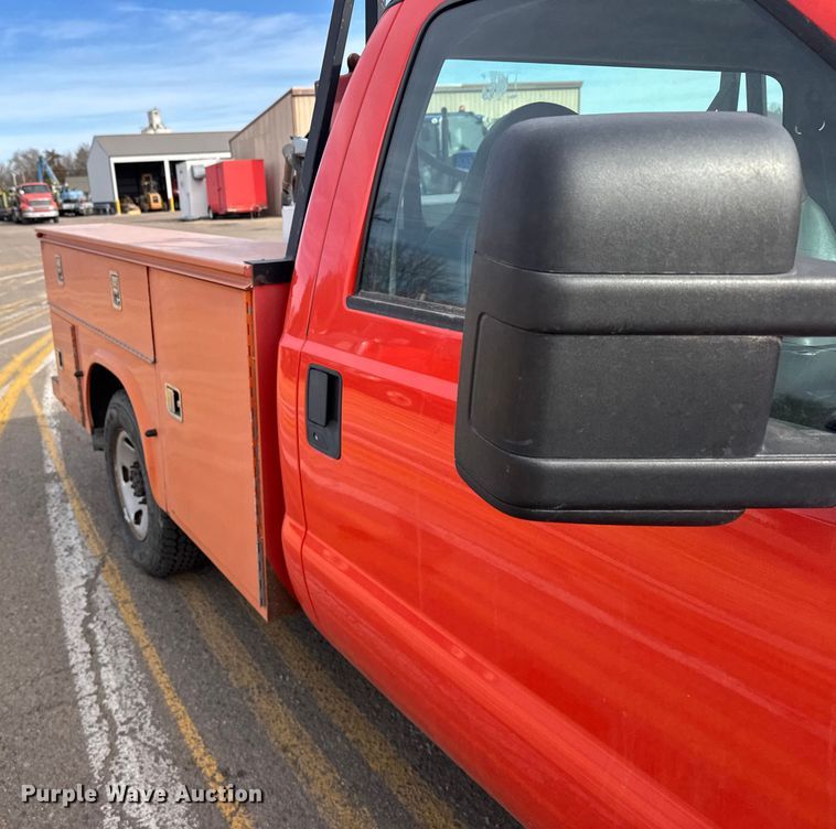 image for item ER2426 2009 Ford F250 Super Duty utility bed pickup truck