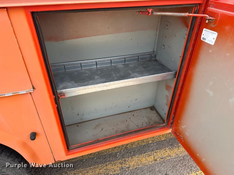 image for item ER2426 2009 Ford F250 Super Duty utility bed pickup truck