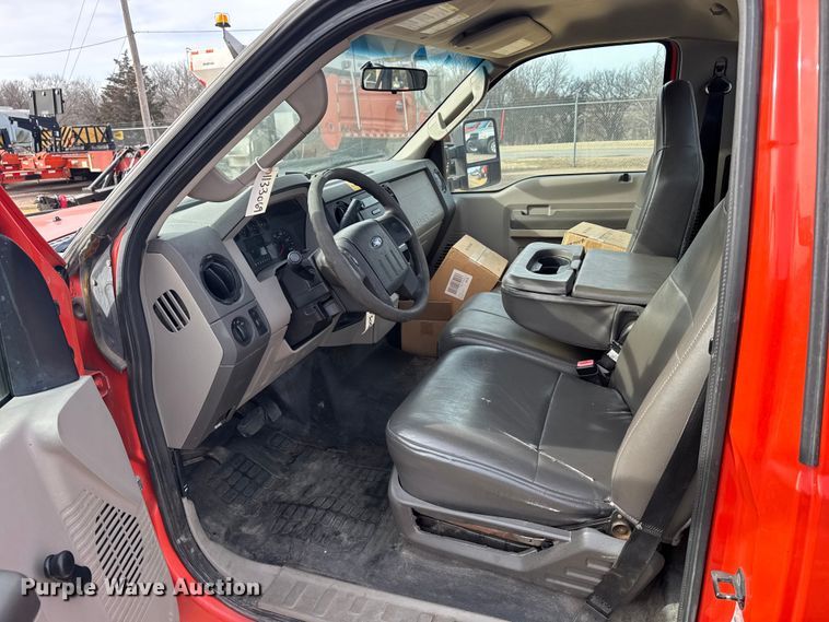 image for item ER2426 2009 Ford F250 Super Duty utility bed pickup truck