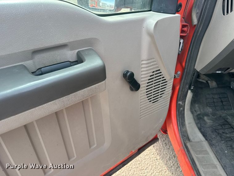 image for item ER2426 2009 Ford F250 Super Duty utility bed pickup truck