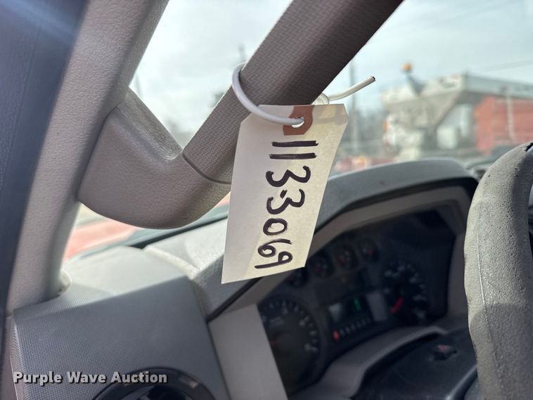 image for item ER2426 2009 Ford F250 Super Duty utility bed pickup truck