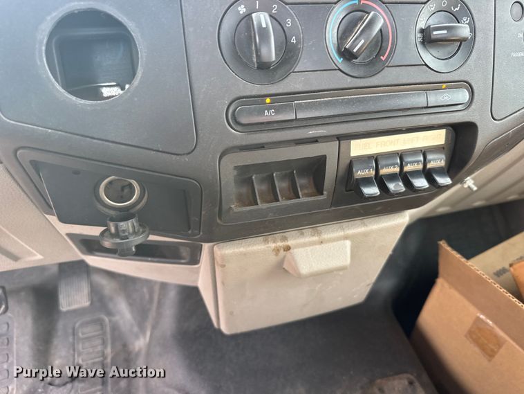 image for item ER2426 2009 Ford F250 Super Duty utility bed pickup truck