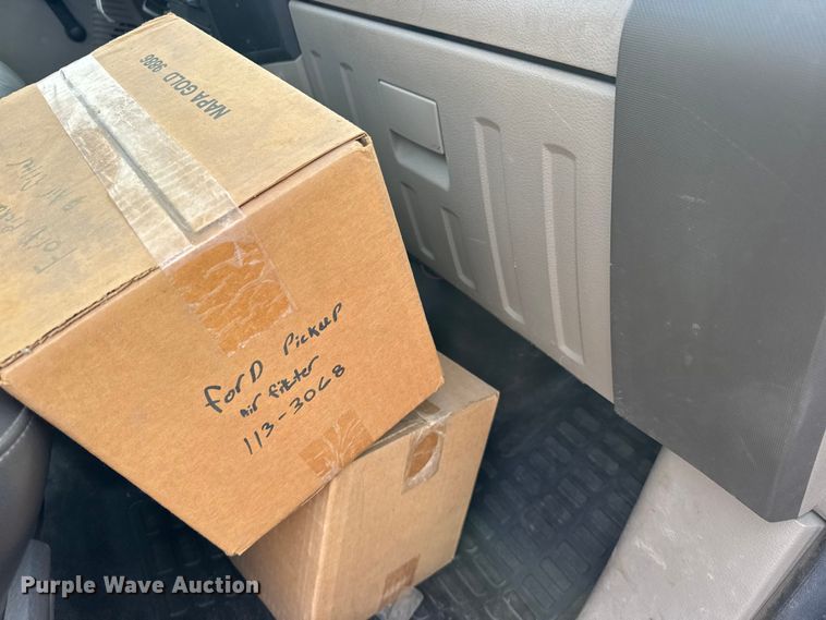 image for item ER2426 2009 Ford F250 Super Duty utility bed pickup truck