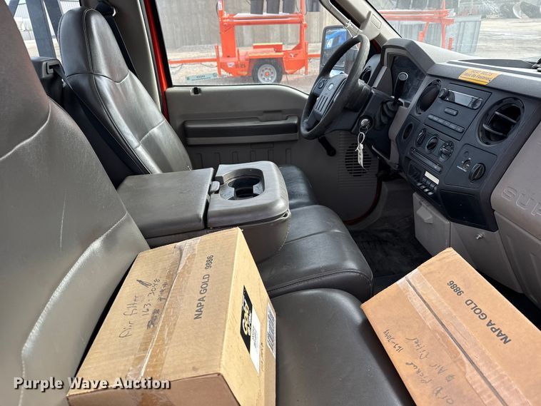 image for item ER2426 2009 Ford F250 Super Duty utility bed pickup truck