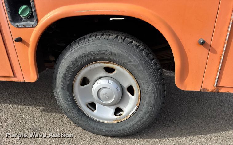 image for item ER2426 2009 Ford F250 Super Duty utility bed pickup truck