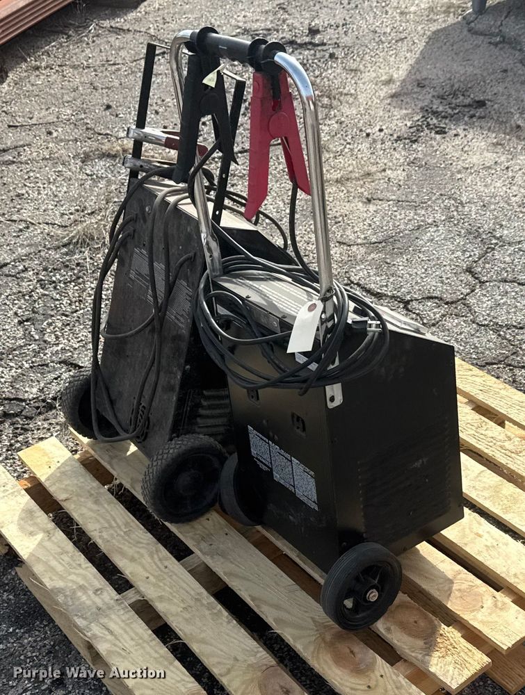 image for item ET1523 (2) battery chargers