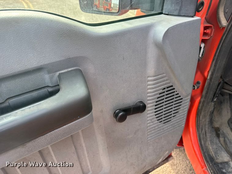 image for item FB0751 2014 Ford F250 Super Duty utility bed pickup truck