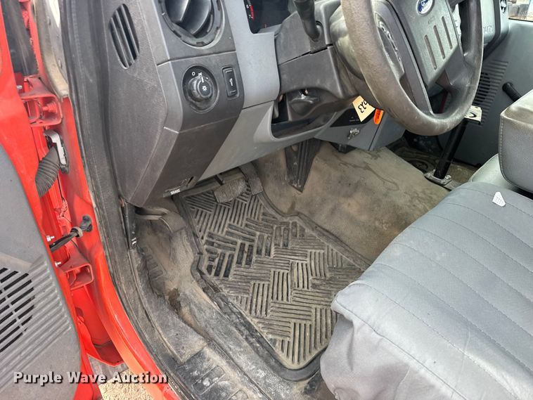 image for item FB0751 2014 Ford F250 Super Duty utility bed pickup truck