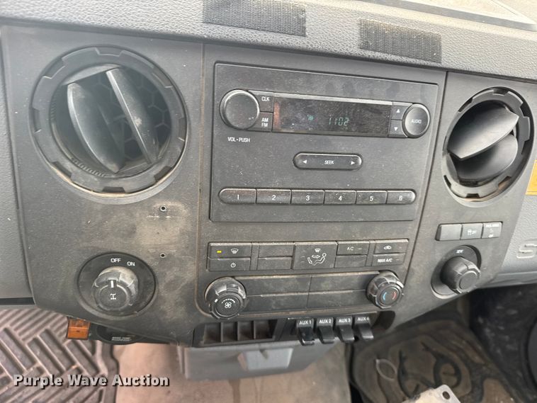 image for item FB0751 2014 Ford F250 Super Duty utility bed pickup truck