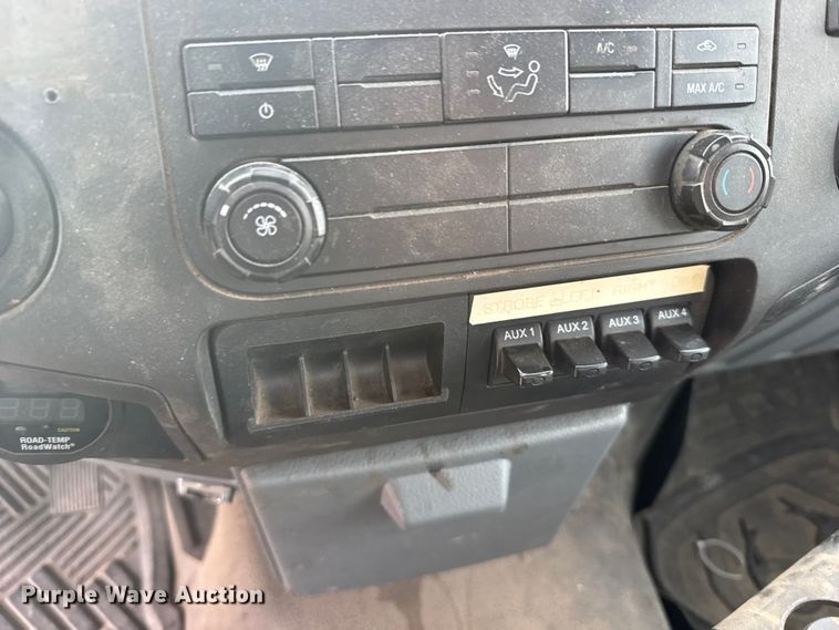 image for item FB0751 2014 Ford F250 Super Duty utility bed pickup truck