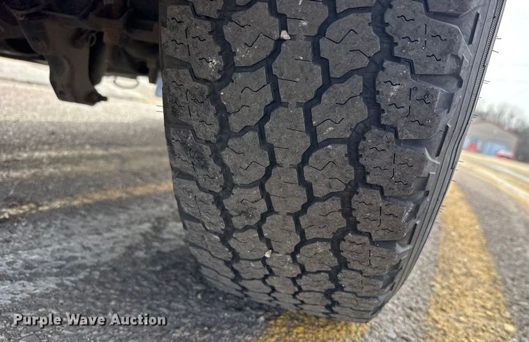 image for item FB0751 2014 Ford F250 Super Duty utility bed pickup truck