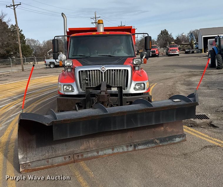 image for item FB0755 2005 International 7400 dump truck