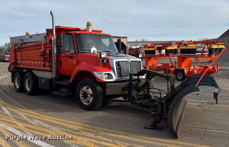 image for item FB0755 2005 International 7400 dump truck
