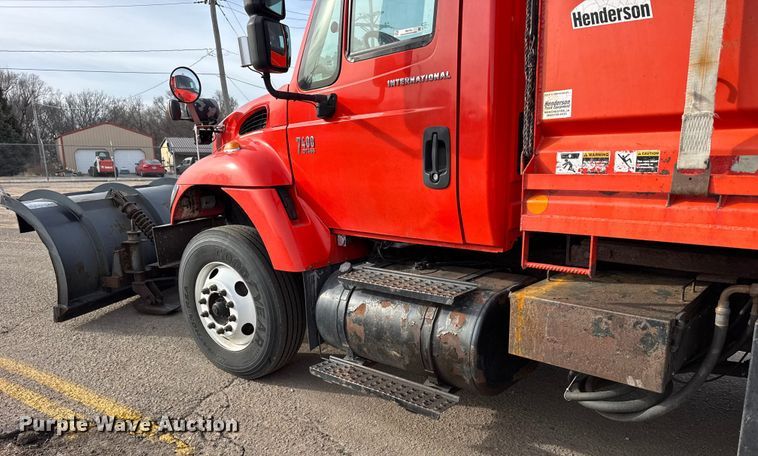 image for item FB0755 2005 International 7400 dump truck