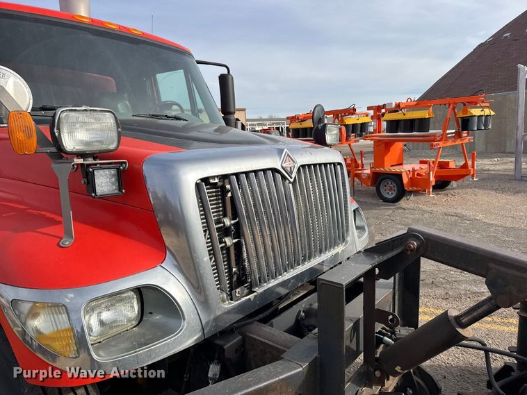 image for item FB0755 2005 International 7400 dump truck