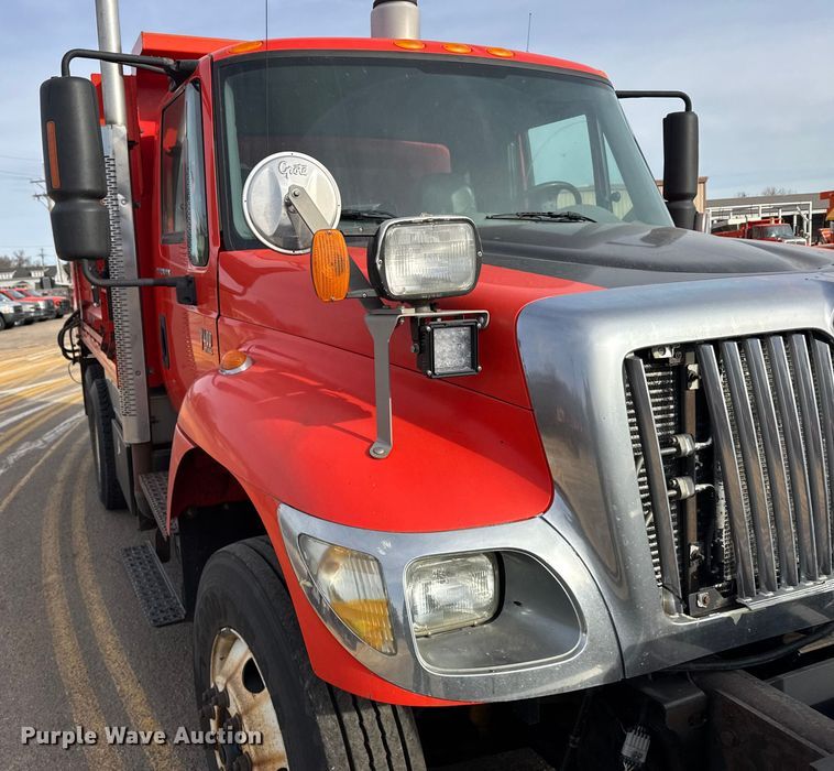 image for item FB0755 2005 International 7400 dump truck