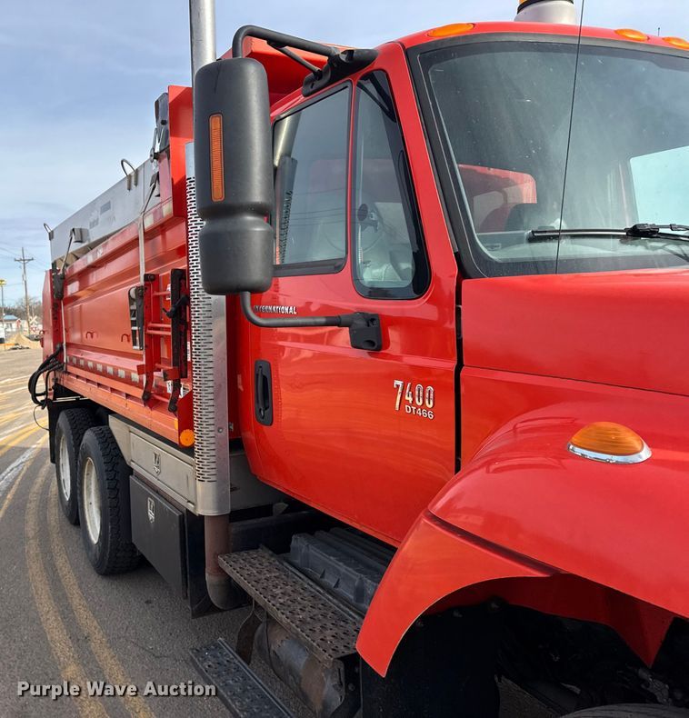 image for item FB0755 2005 International 7400 dump truck