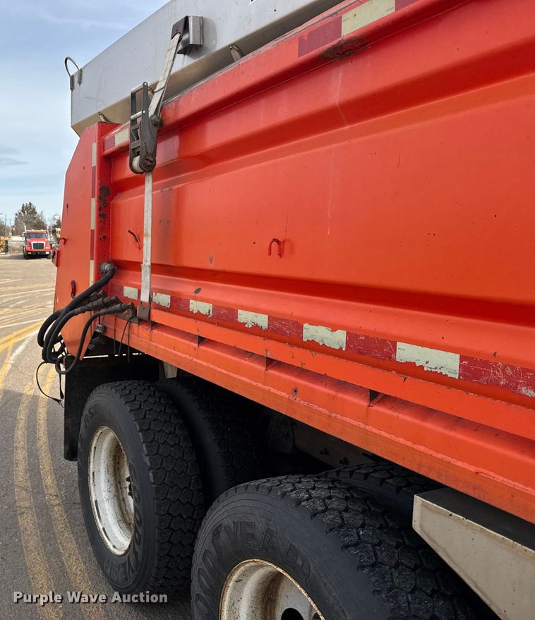 image for item FB0755 2005 International 7400 dump truck