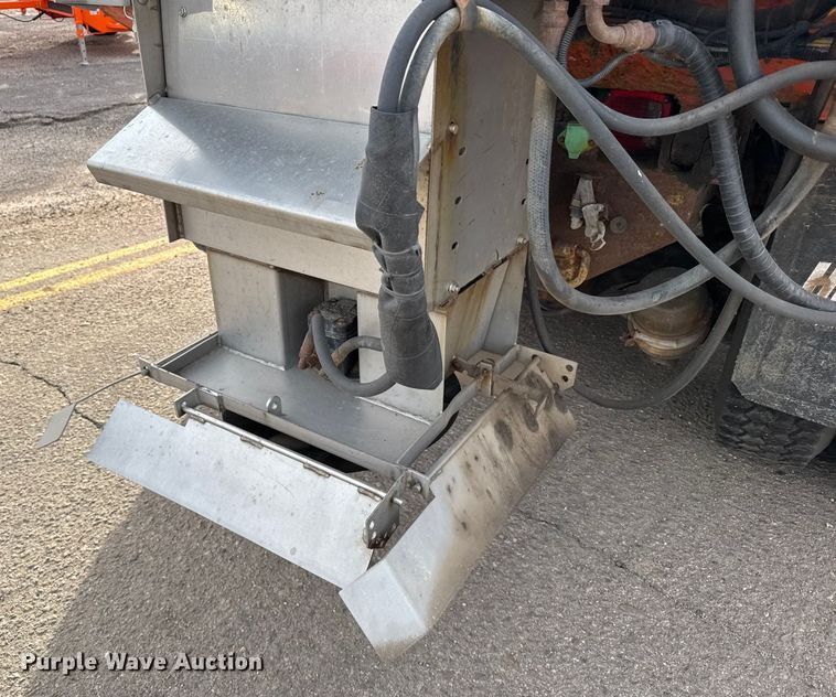 image for item FB0755 2005 International 7400 dump truck