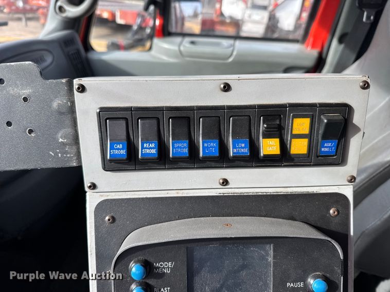 image for item FB0755 2005 International 7400 dump truck