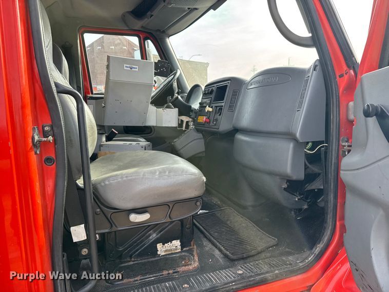 image for item FB0755 2005 International 7400 dump truck