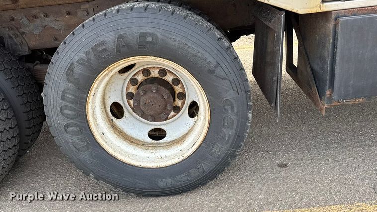 image for item FB0755 2005 International 7400 dump truck