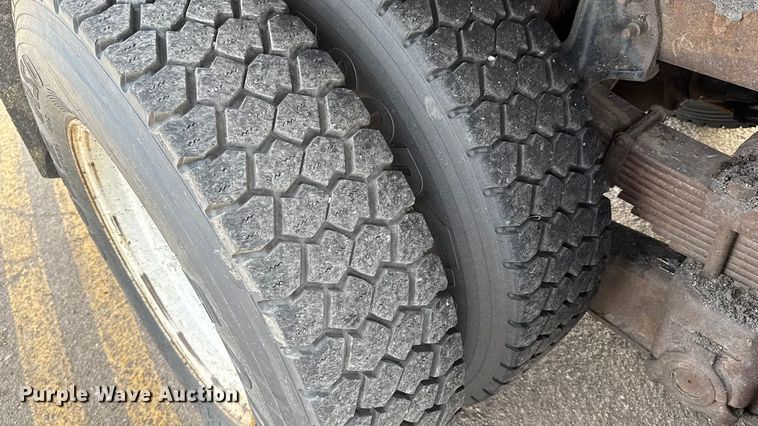 image for item FB0755 2005 International 7400 dump truck