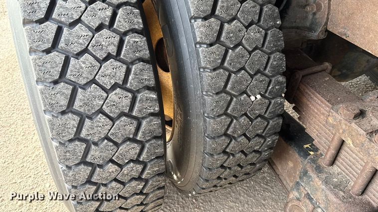 image for item FB0755 2005 International 7400 dump truck