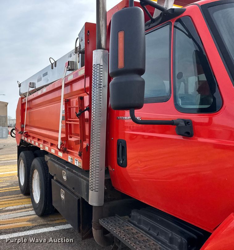 image for item FB0756 2007 International 7400 dump truck