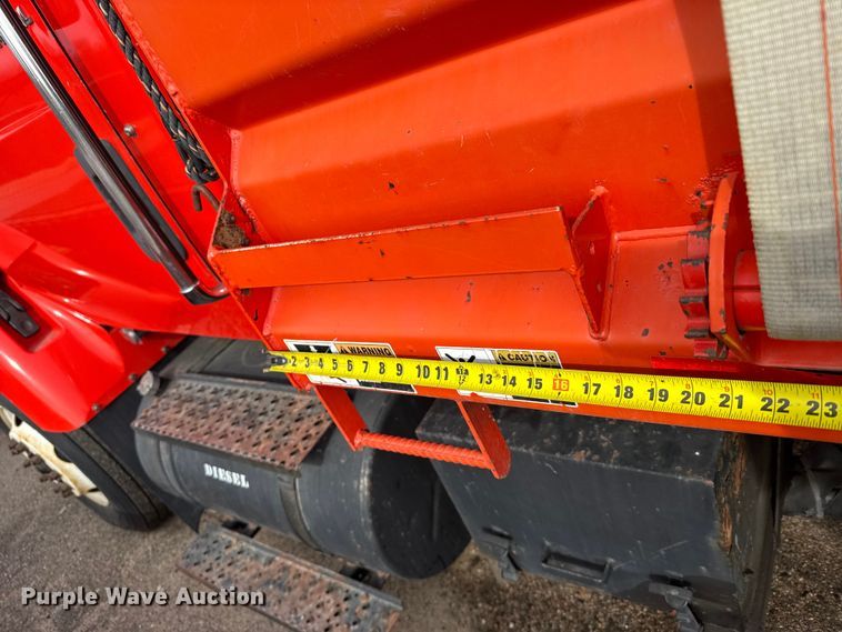 image for item FB0756 2007 International 7400 dump truck