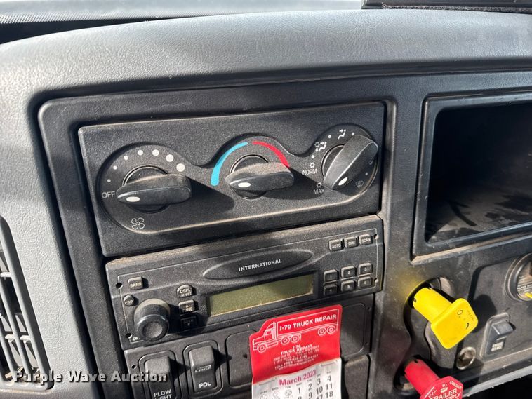 image for item FB0756 2007 International 7400 dump truck