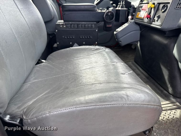 image for item FB0756 2007 International 7400 dump truck