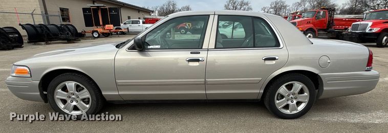 image for item FB0776 2010 Ford Crown Victoria 