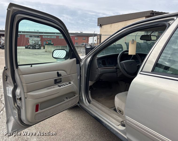 image for item FB0776 2010 Ford Crown Victoria 