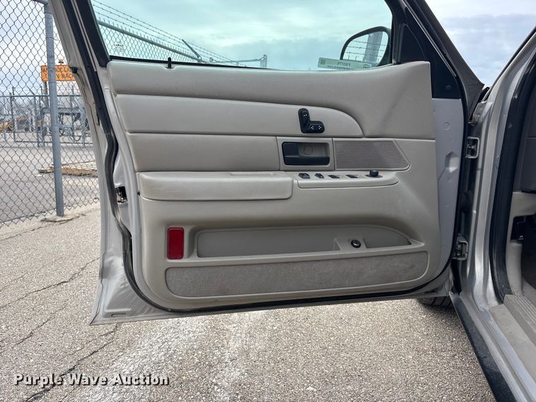 image for item FB0776 2010 Ford Crown Victoria 