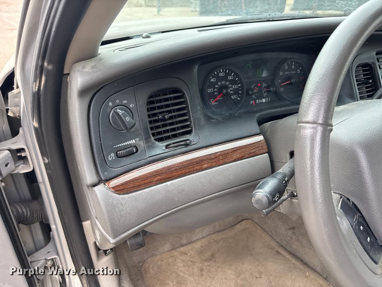 image for item FB0776 2010 Ford Crown Victoria 