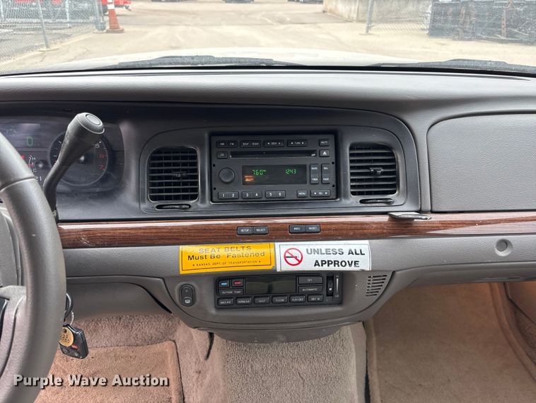 image for item FB0776 2010 Ford Crown Victoria 