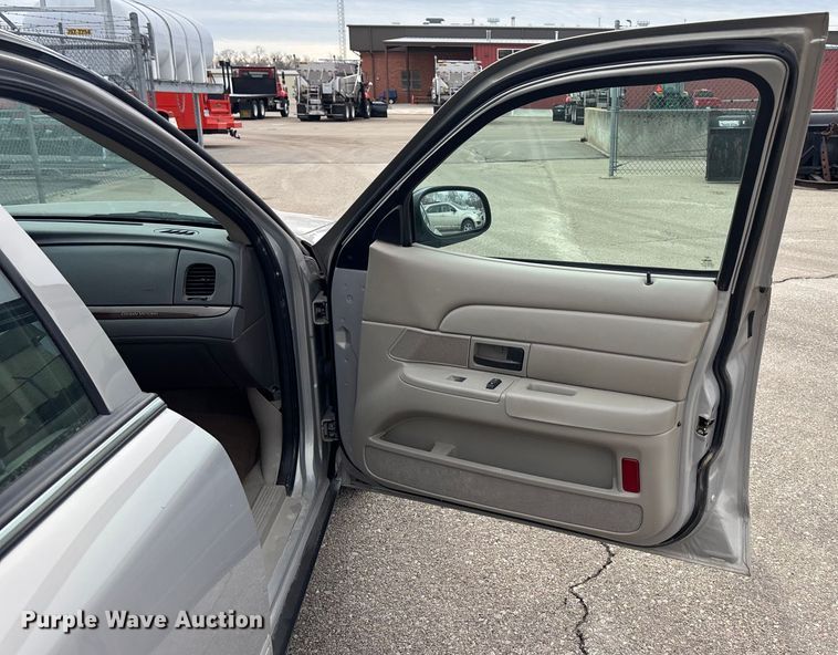 image for item FB0776 2010 Ford Crown Victoria 