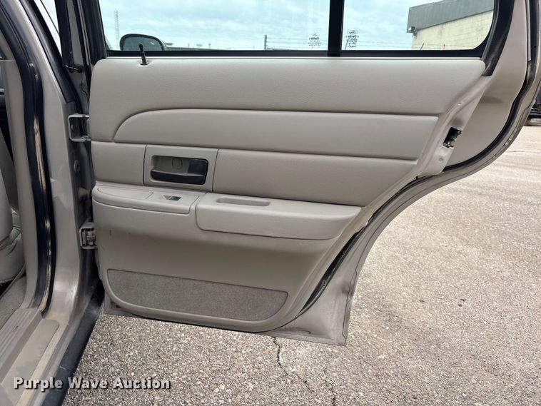 image for item FB0776 2010 Ford Crown Victoria 