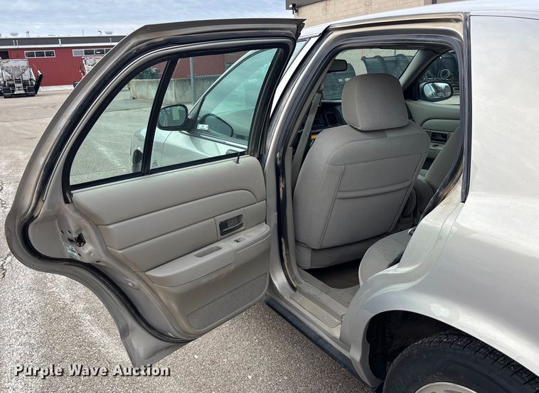 image for item FB0776 2010 Ford Crown Victoria 