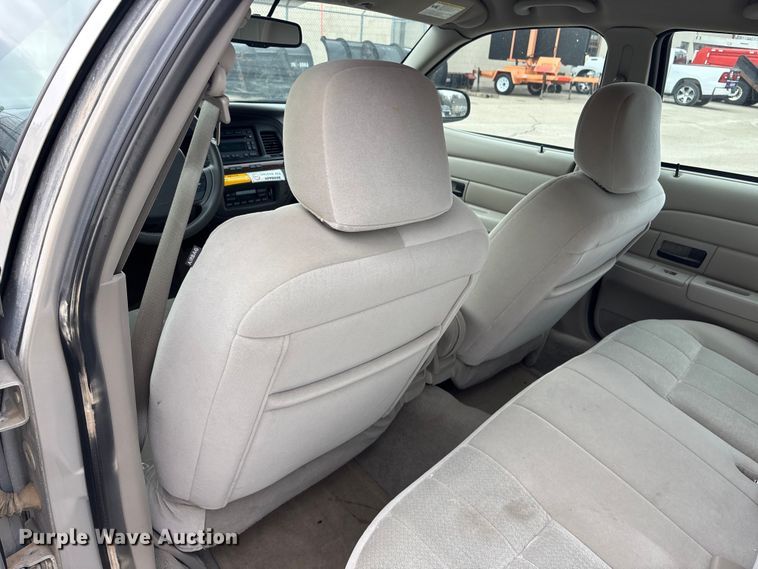 image for item FB0776 2010 Ford Crown Victoria 