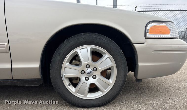 image for item FB0776 2010 Ford Crown Victoria 
